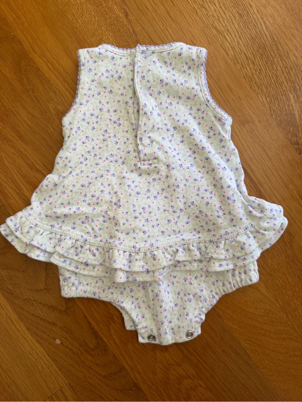 Kissy Kissy onesie 0-3mo - Picture 4 of 6
